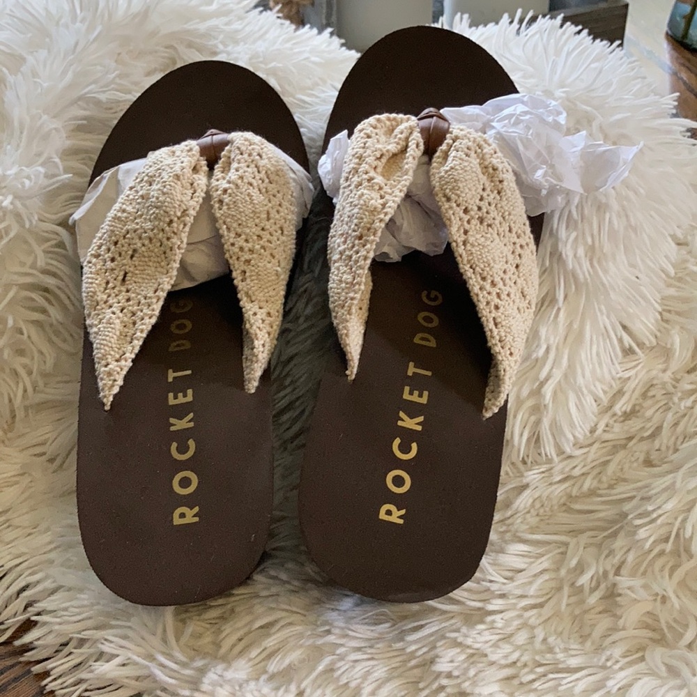 NWOT Rocket Dog wedge flip flops size 7